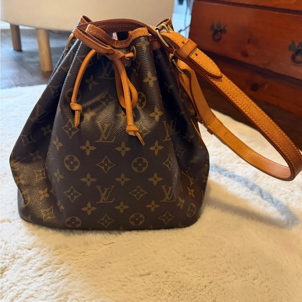 Louis Vuitton Monogram Canvas Noé Bucket Bag in Brown & Tan